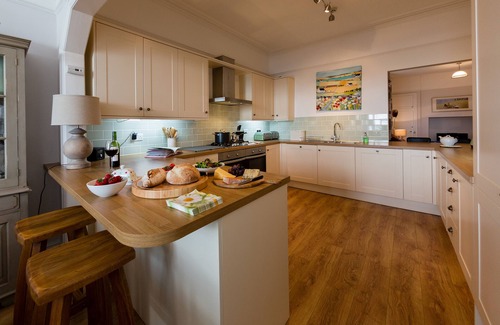 Criccieth House | 5* Stunning Victorian House, Sleeps 18, Located on the Seafront at Criccieth