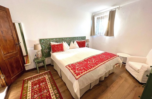 Lunca Muresului Other | 5 traditionally appointed bedrooms in 4 star guesthouse with country breakfast