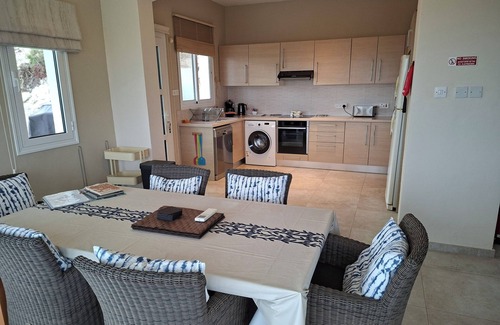 Peyia Town Villa | 5 * villa with sea views to take your breath away near Coral Bay in Peyia .