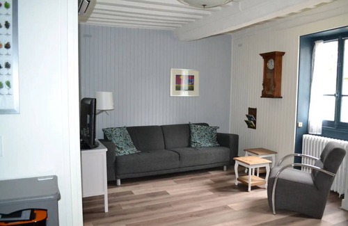 Lucenay-l'Eveque House | 50 m² House ∙ 1 bedroom ∙ 2 guests