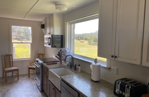 Weed House | 500 Acre Ranch on the Foot of Mount Shasta.