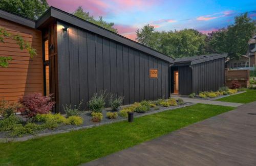 Thiensville House | 500 House - Unit D townhouse