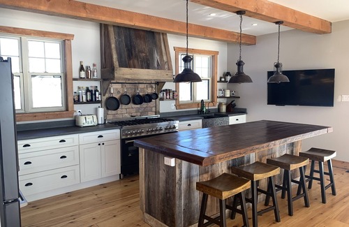 Calabogie Ski Chalet | 5000 sq ft luxury vacation home with 6 bedrooms 7 bathroom.