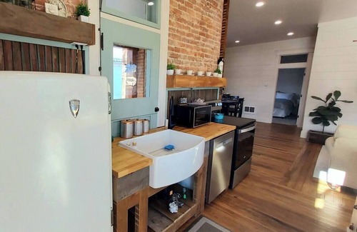 Salmon House | 506 Historic Brickhouse off Main St. - 2 Blocks from Salmon River
