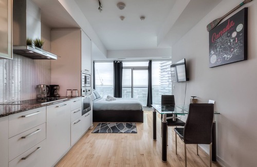 Toronto Entertainment District Condo | 50th+ floor lake view condo beside CN tower