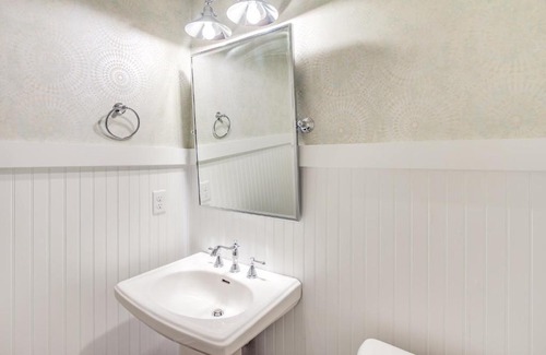 Northeast Virginia Beach House | 519 The Great Neck House
