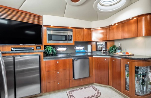 Harbour Island Boat Rental | 52' Cruisers Express Yacht in the heart of downtown Tampa!