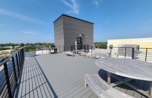 Champaign Apartment | 520 Neil, Heart of Downtown Champaign