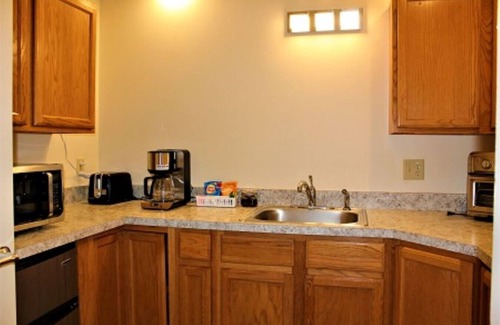 West Main HIll Apartment | 525 Sprague 6 · Apartment just outside of downtown Kalamazoo