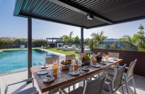 Adeje House | 526 m² House ∙ 4 bedrooms ∙ 8 guests