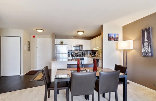 Downtown Chicago Apartment | 52nd Floor, VIEWS, Pool, Balcony, Pool, Gym