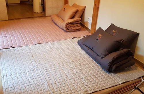 Gahoe-dong House | 52salon Hanok Guesthouse