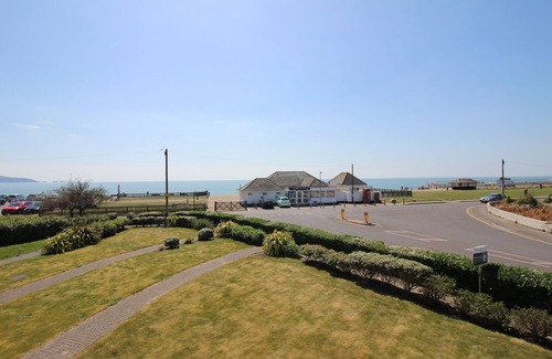Milford on Sea House | 53Searoad, Sea Views,The Needles & The Isle of White, 3 bed, garden, beach, dogs
