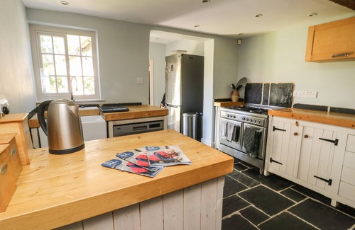 Brigg Cottage | 54 BRIDGE STREET, character holiday cottage, with open fire in Brigg