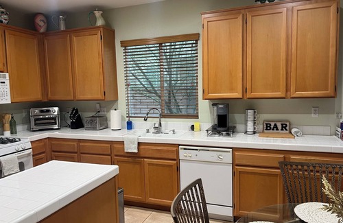 Menifee House | 55+ Gated Comm - Peaceful 2 bedroom house in Menifee - 90 Min. Night Required
