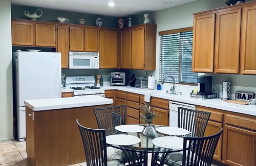 Menifee House | 55+ Gated Comm - Peaceful 2 bedroom house in Menifee - 90 Min. Night Required