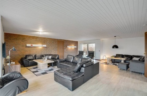 Thyholm House | 550 m² House ∙ 6 bedrooms ∙ 16 guests