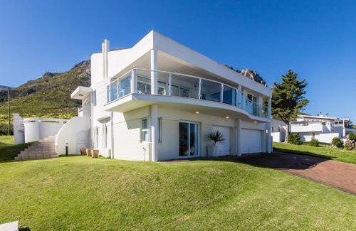 Voelklip Villa | 550 m² Villa ∙ 4 bedrooms ∙ 8 guests