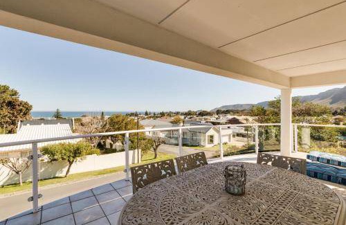 Voelklip Villa | 550 m² Villa ∙ 4 bedrooms ∙ 8 guests