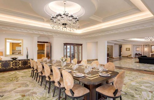 Diplomatic Area Hotel | 552 m² Hotel ∙ 4 bedrooms ∙ 127 guests