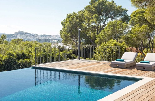 Cap Martinet Villa | 589 m² Villa ∙ 8 bedrooms ∙ 16 guests