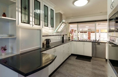 Lochinvar House | 5acres, 5bdr, Hunter Valley Vineyards, Fireplace, Pool, Secluded, Nature views