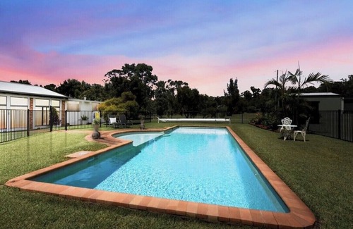 Lochinvar House | 5acres, 5bdr, Hunter Valley Vineyards, Fireplace, Pool, Secluded, Nature views