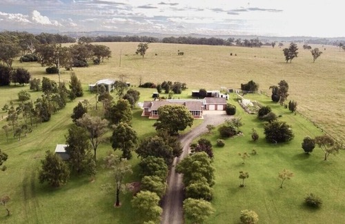 Lochinvar House | 5acres, 5bdr, Hunter Valley Vineyards, Fireplace, Pool, Secluded, Nature views