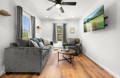 Bernard House | 5b Huckleberry Lane