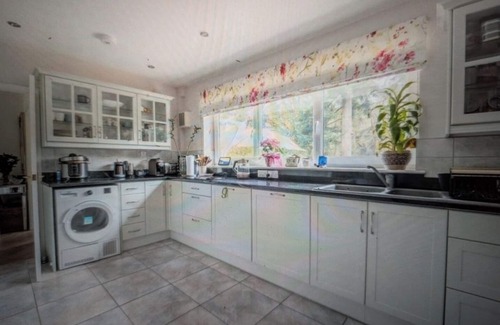 Hindhead House | 5BD House in the Forest