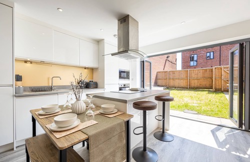 Failsworth House | 5Bedroom Townhouse 15mins to City w Free Parking