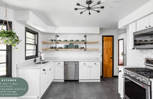 Lawrence Villa | 5BR 2BA Fun Family Home Sleeps 12 Pinball TVs 15m DT