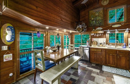 Nazareth Cabin | 5BR Bohemian Caribbean Cabin - walk to the beach!