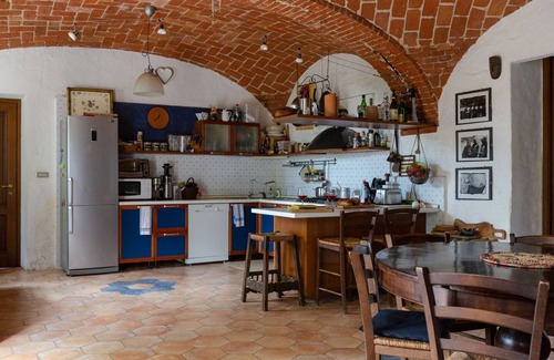 San Damiano dʼAsti House | 5BR Hilltop Wine country home w pool and spectacular views near Alba and Barolo