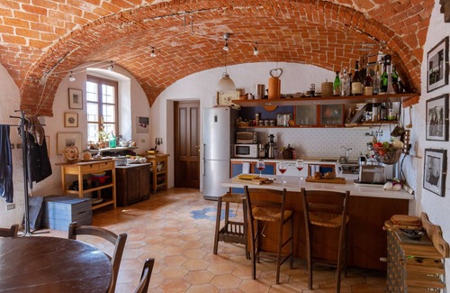 San Damiano dʼAsti House | 5BR Hilltop Wine country home w pool and spectacular views near Alba and Barolo