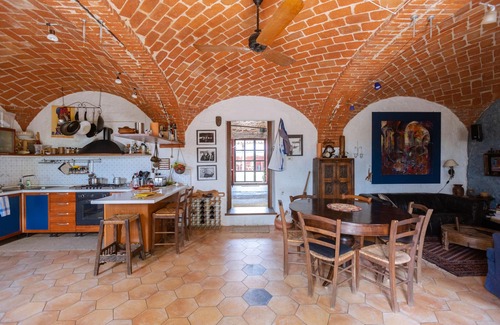 San Damiano dʼAsti House | 5BR Hilltop Wine country home w pool and spectacular views near Alba and Barolo