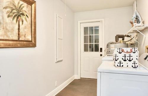 East Arlington House | 5BR House - Pool - Hot Tub - 8 Min to Hannah Park
