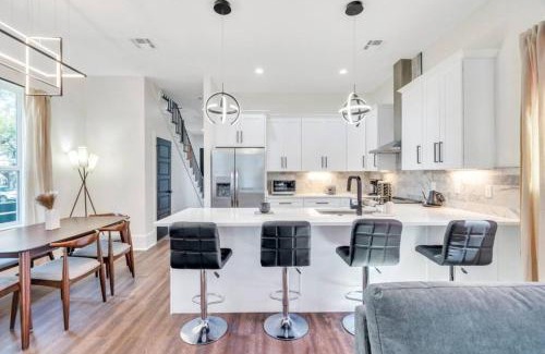 Tulane - Gravier House | 5br Mid-city Retreat W Balcony