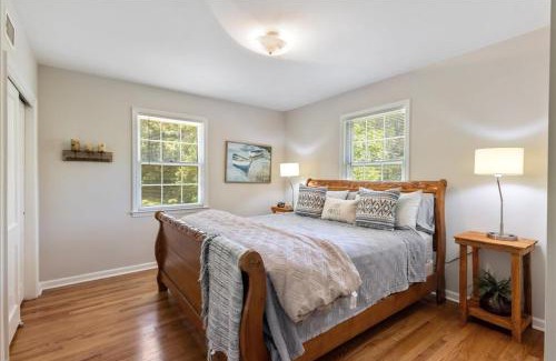 North Augusta House | 5BR Woodland Retreat on 7 Acres with a Pond