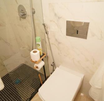 Quartier Des Mimosas Apartment | 5min drive from Train Station with Parking, Air Conditioning & IPTV -Ideal for CAN 2025