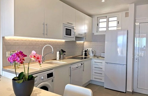 Los Cristianos Apartment | 5mn from the beach: Achacay Standing apartment with sea and mountain views
