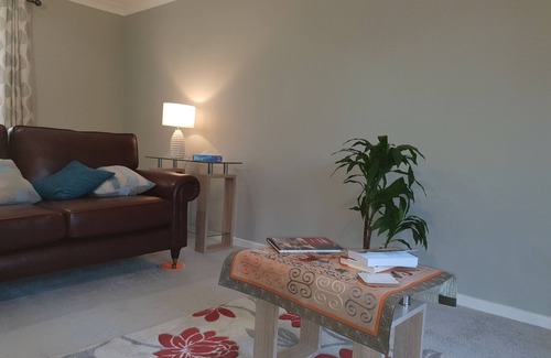 Corby House | 5✳self-catering-fully cleansed-entire house-6 Beds