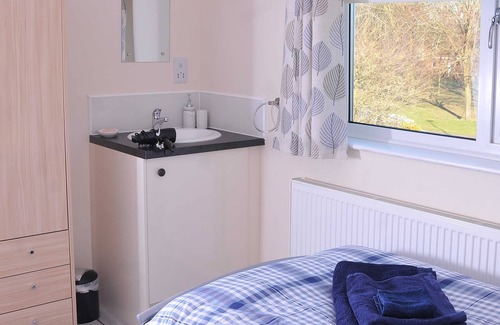Corby House | 5✳self-catering-fully cleansed-entire house-6 Beds