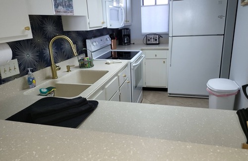 Emerald Isle Condo | 5th Floor View of Beach and Ocean- Full condo- 2 pools-
