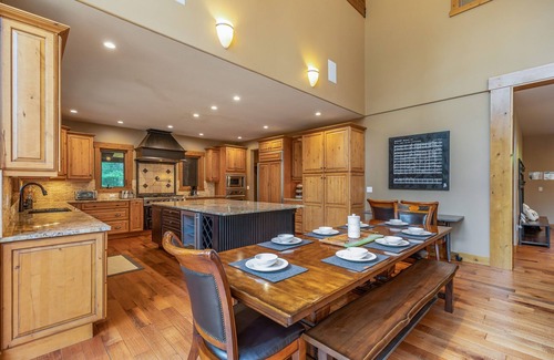 Ronald House | 6,200sqft Dream Mountain Home + WEEKDAY SAVINGS