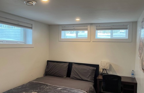 Winnipeg Bed & Breakfast | #6 (5 STAR ROOM) Safe/California {5kms 4m Airport}