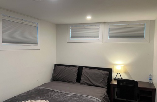 Winnipeg Bed & Breakfast | #6 (5 STAR ROOM) Safe/California {5kms 4m Airport}