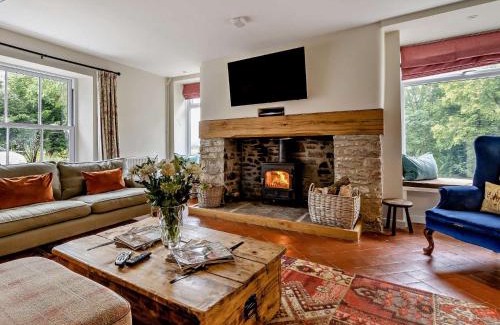 Brecon House | 6 Bed in Brecon BN171