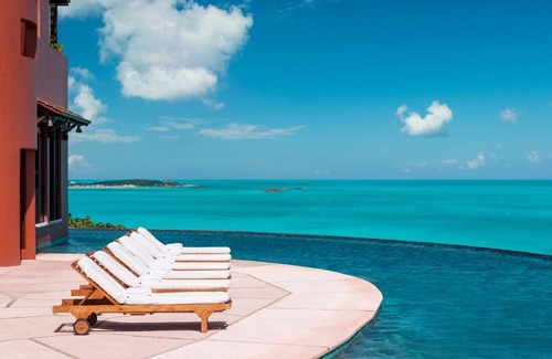 Venetian Road Settlement Villa | 6 Bedroom Villa - Beachfront Alcove - Turks & Caicos