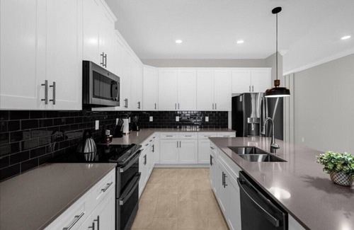 Campbell House | 6 Bedroom/5 Bathroom Storey Lake (4371 RS)